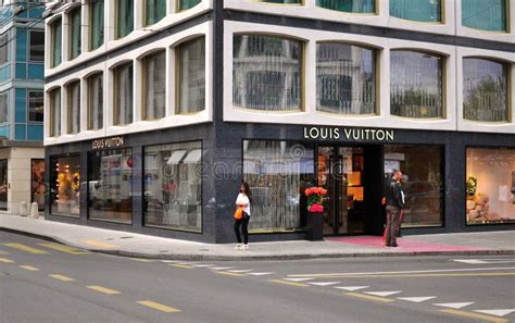 louis vuitton geneve opening times